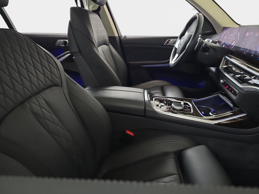 Used 2023 Black BMW xDrive40i image 10