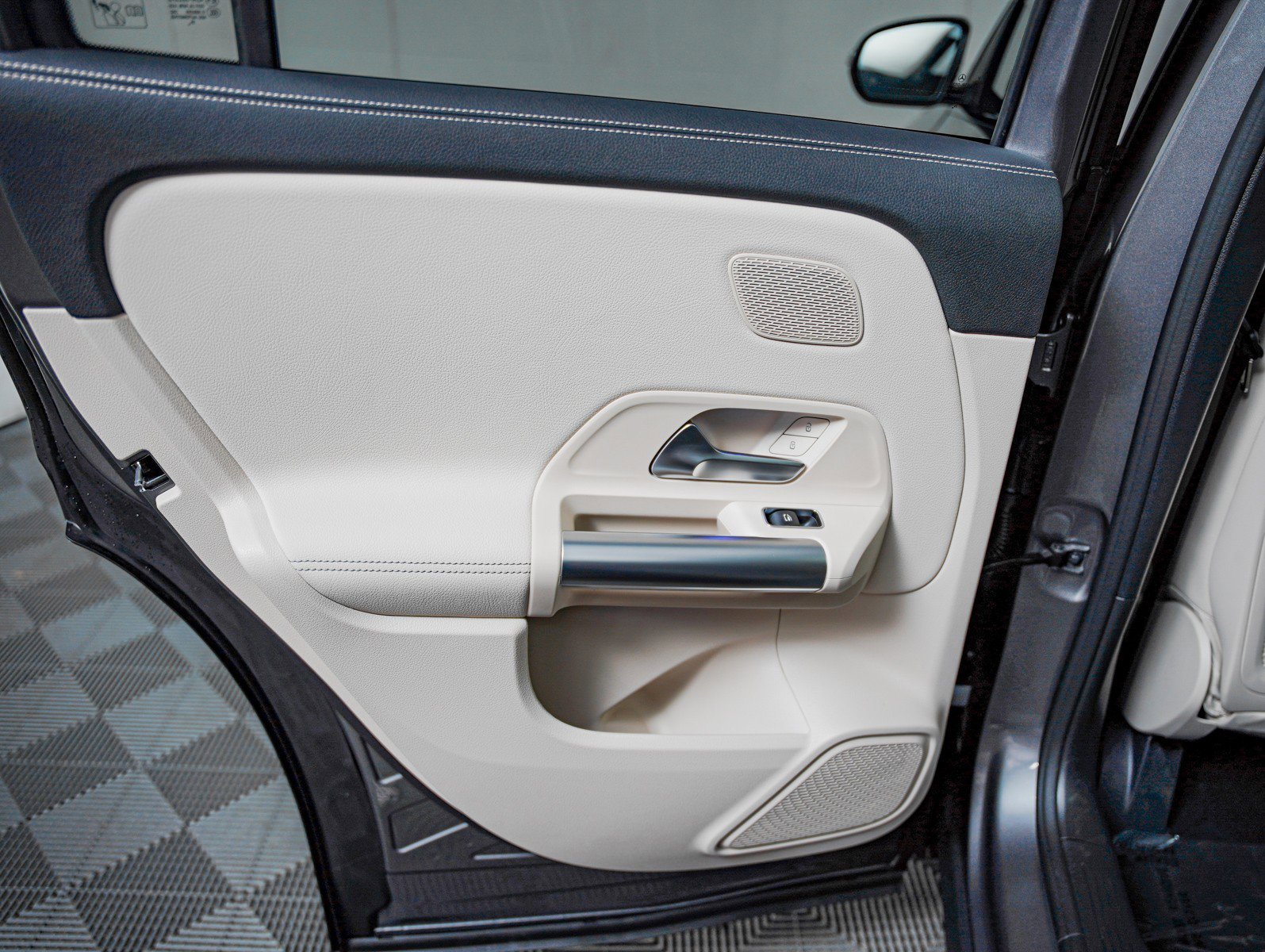 New 2026 Mountain Grey Metallic Mercedes-Benz GLA 250 image 24