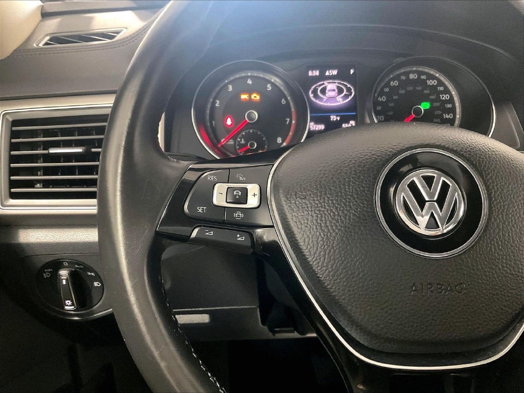 Used 2019 White Volkswagen 3.6L V6 SE image 23