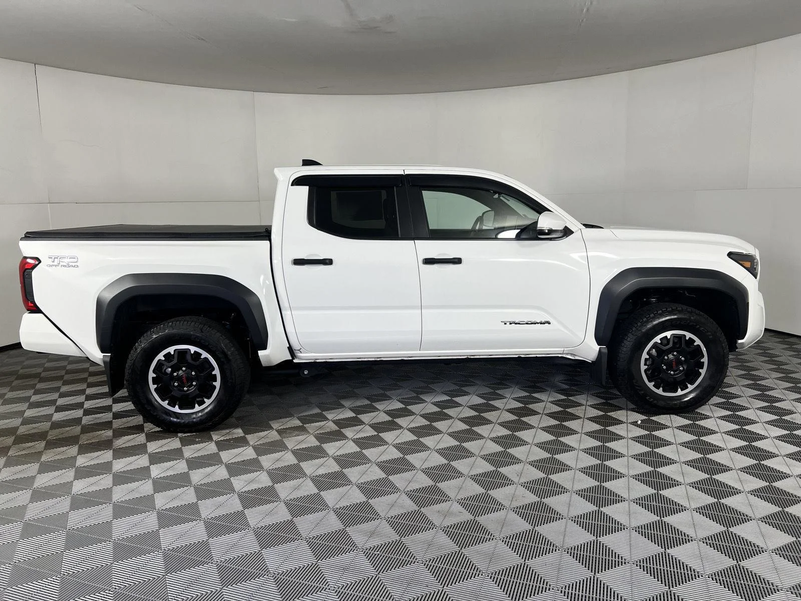 Used 2025  Toyota SR image 20