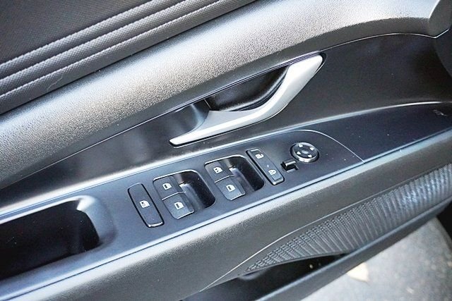 Used 2023 Black Hyundai SEL image 21