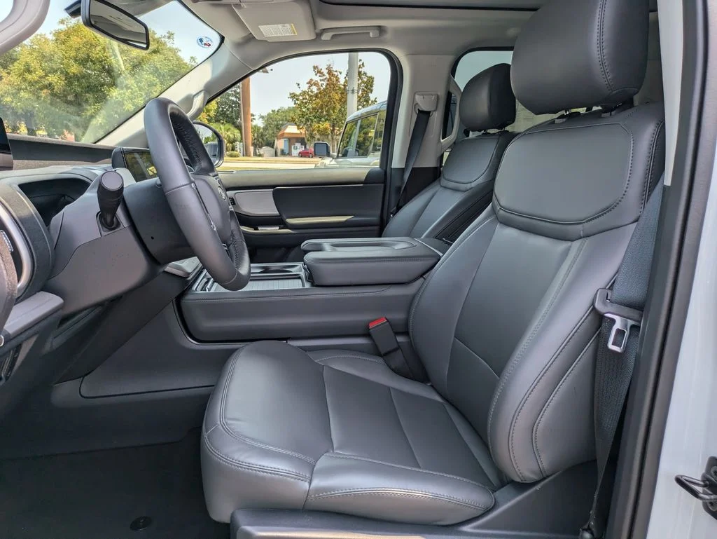 New 2026 Oxford White Ford Active image 21