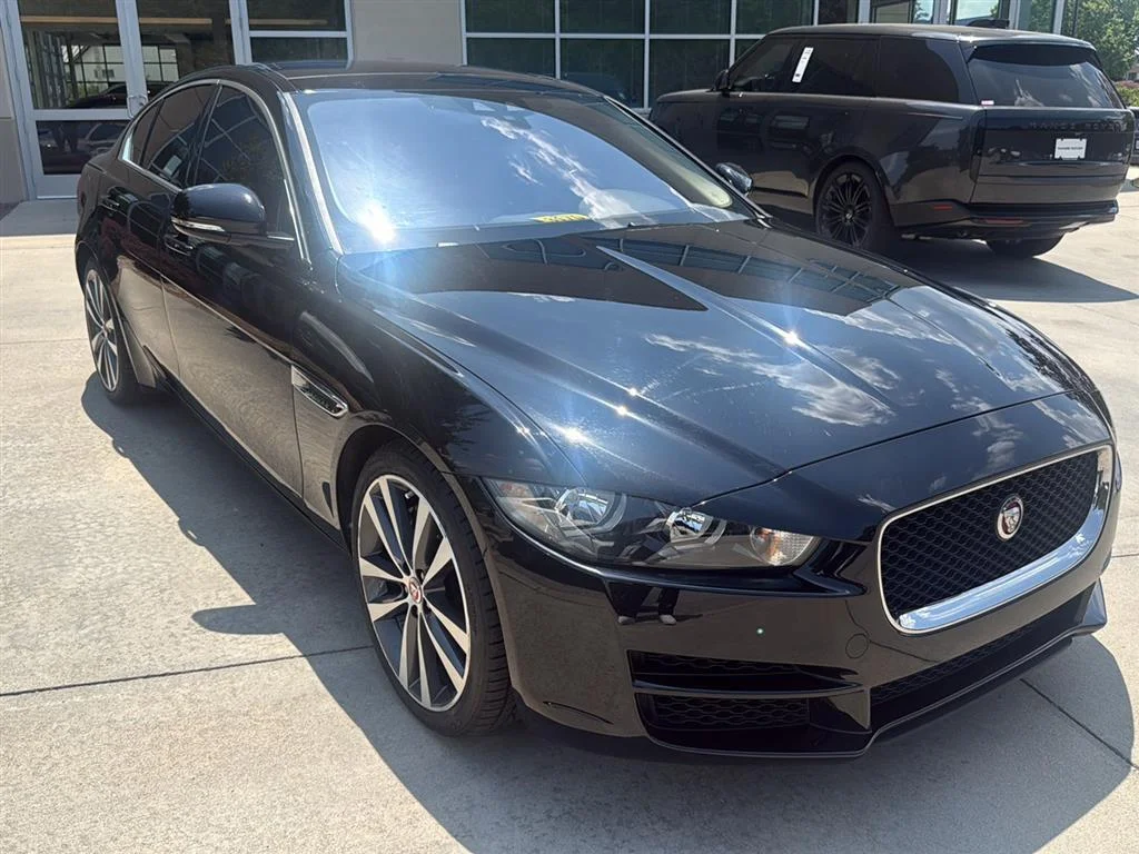 2019 Jaguar XE 25t Prestige's photo