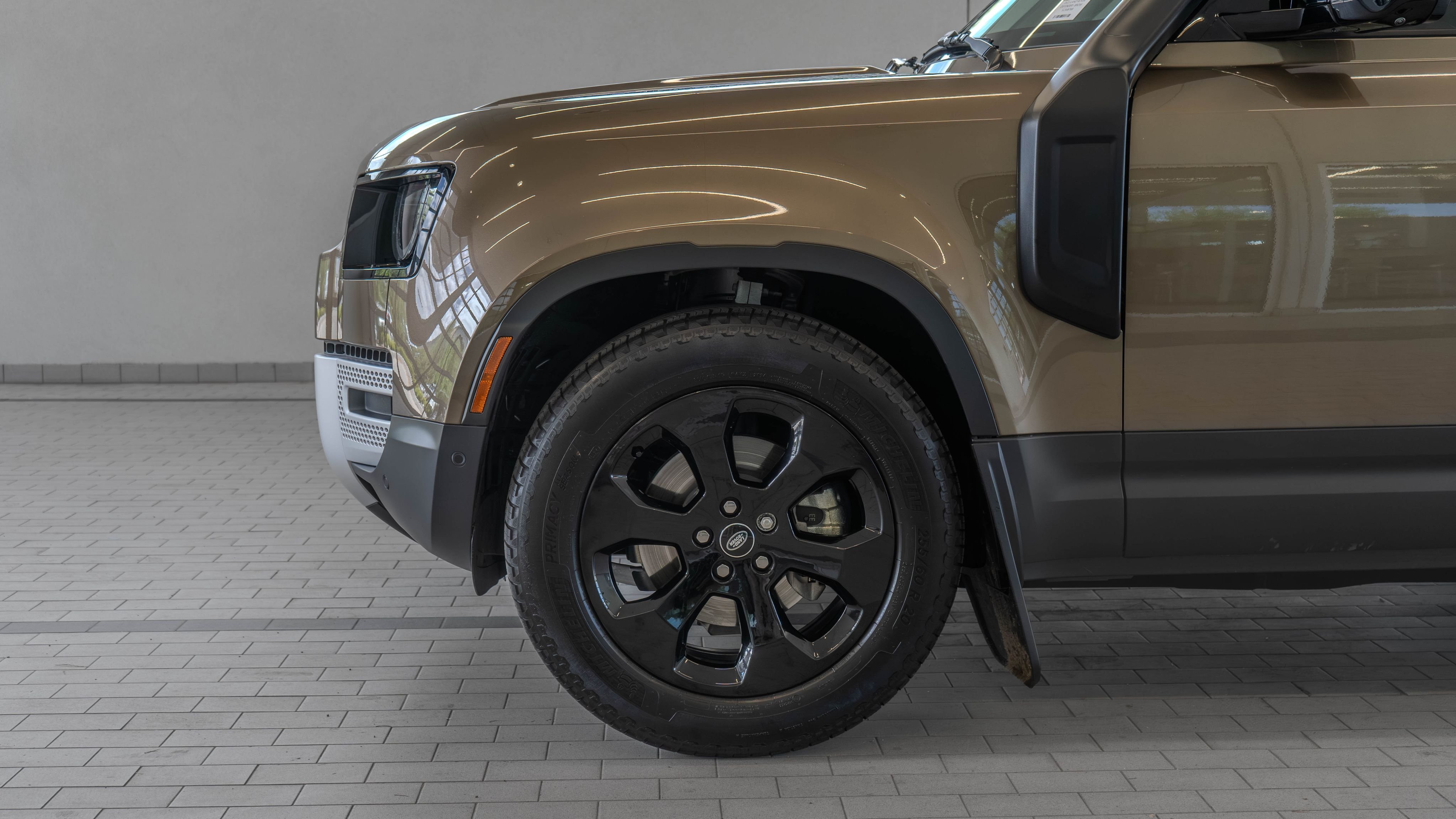 Used 2025 Gondwana Stone Metallic Land Rover S image 4