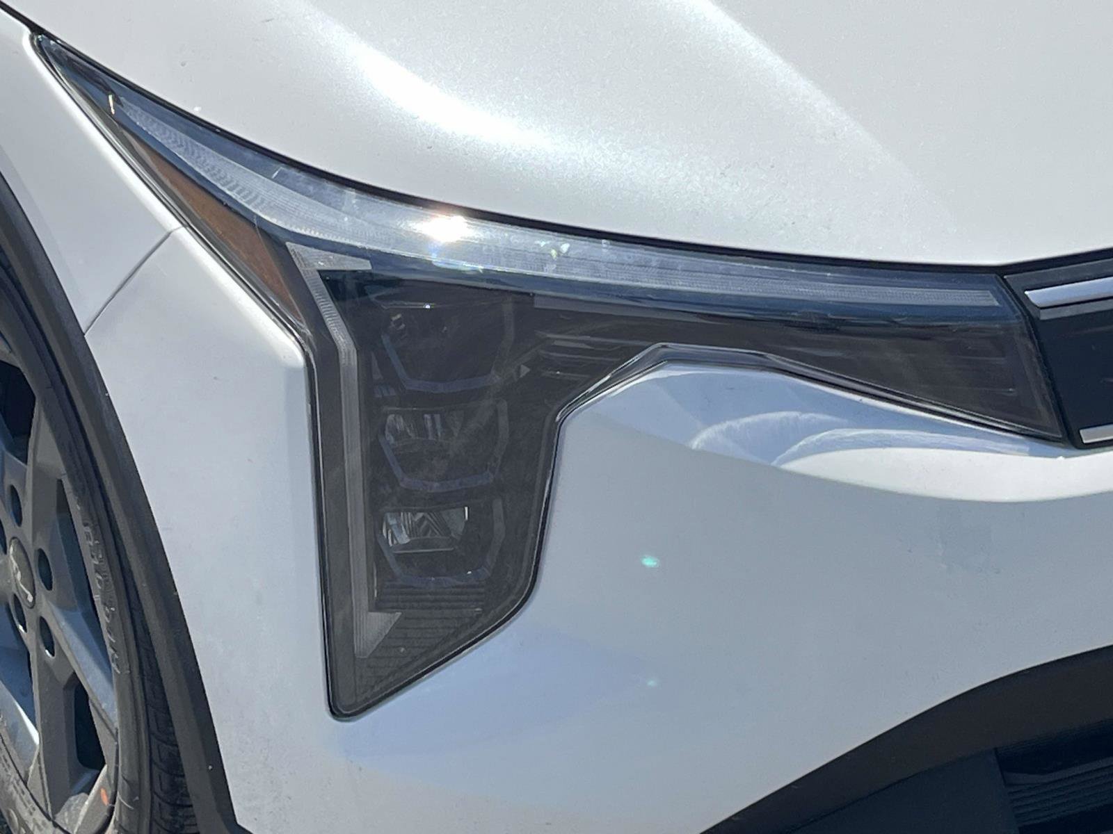 New 2026 Snow White Pearl Kia LXS image 32