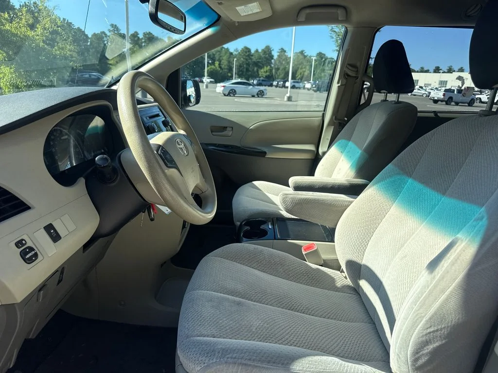 Used 2011 Silver Sky Metallic Toyota LE image 12