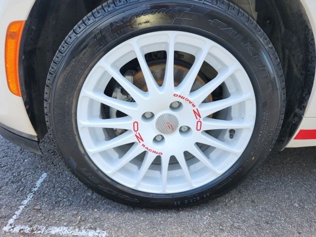 Used 2015 White FIAT Pop image 7