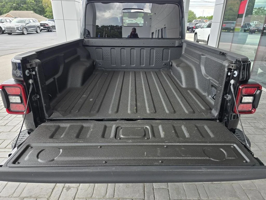Used 2025 Black Clearcoat Jeep Mojave X image 20