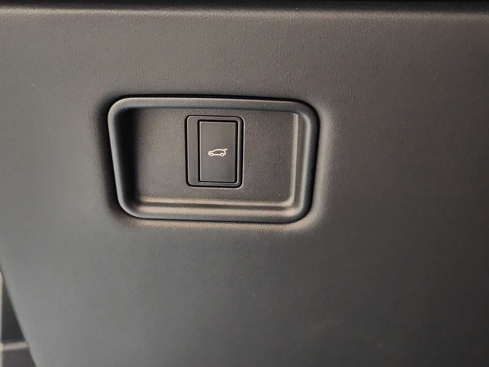 New 2027 Fuji White Land Rover SE image 21