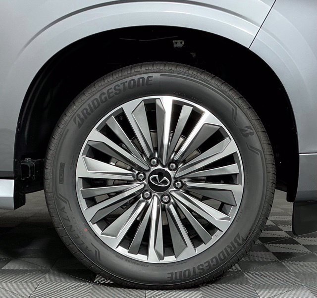 New 2027 Silver INFINITI LUXE image 7