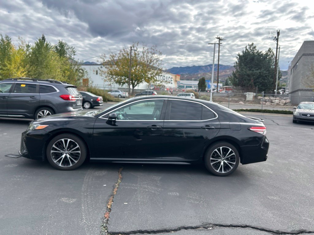 Used 2018 Midnight Black Metallic Toyota SE image 12