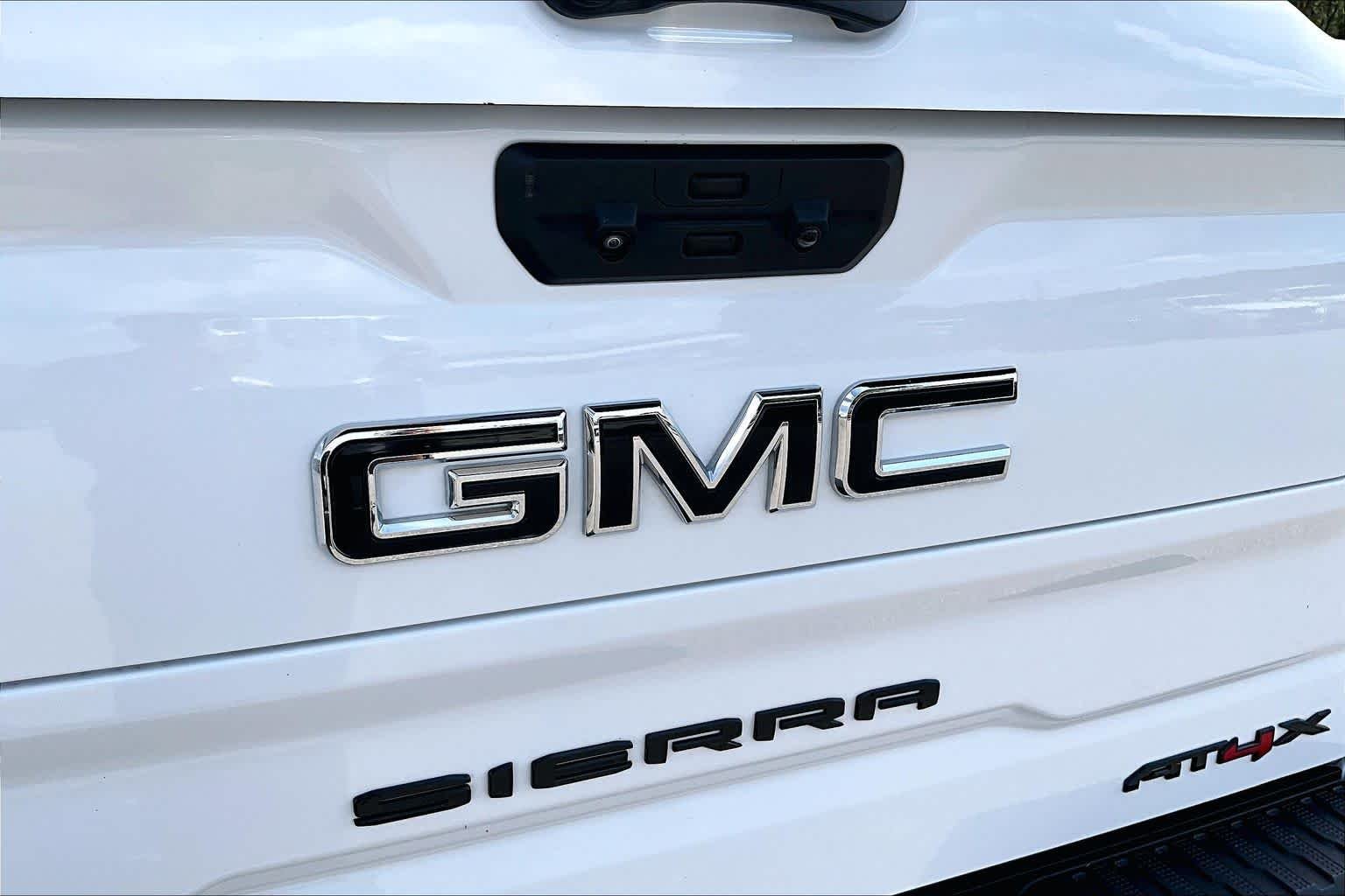 Used 2025 Summit White GMC AT4X image 9