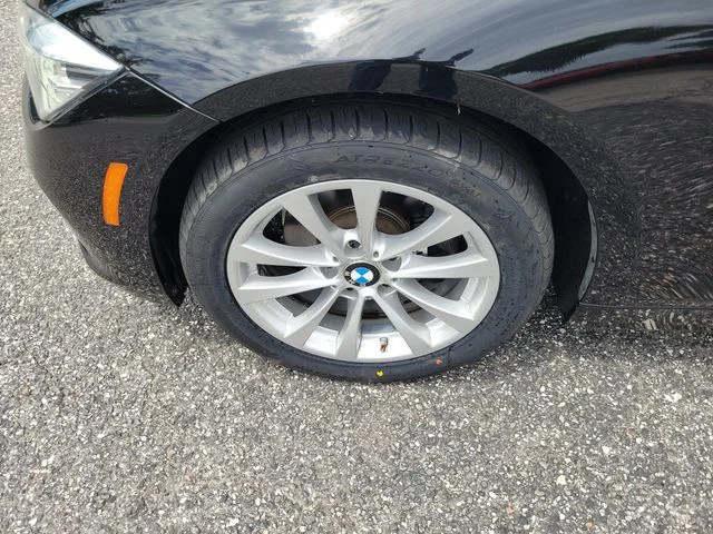 Used 2018 Black BMW 320i xDrive image 5