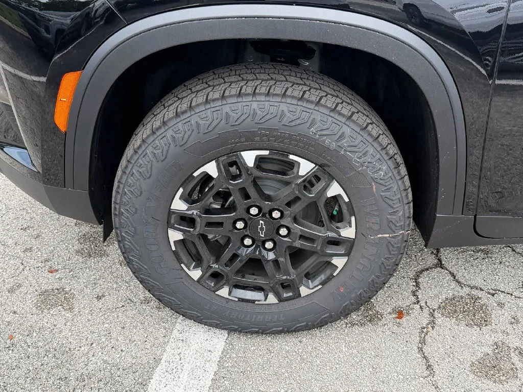 New 2027 Mosaic Black Metallic Chevrolet Z71 image 17