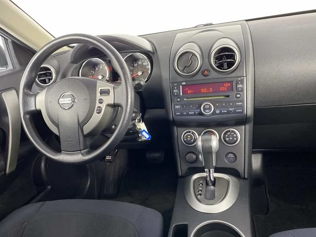 Used 2010 Silver Nissan S image 13