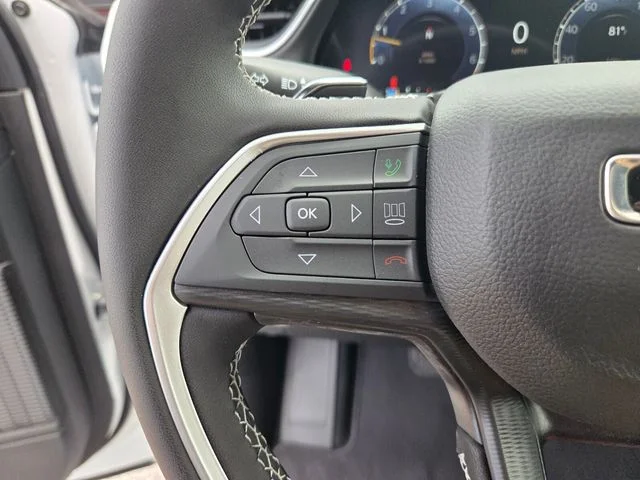 New 2026 Bright White Clear-Coat Exterior Paint Jeep Laredo image 29