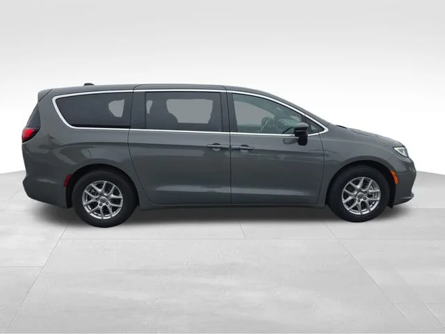 Used 2025 Gray Chrysler Select image 6