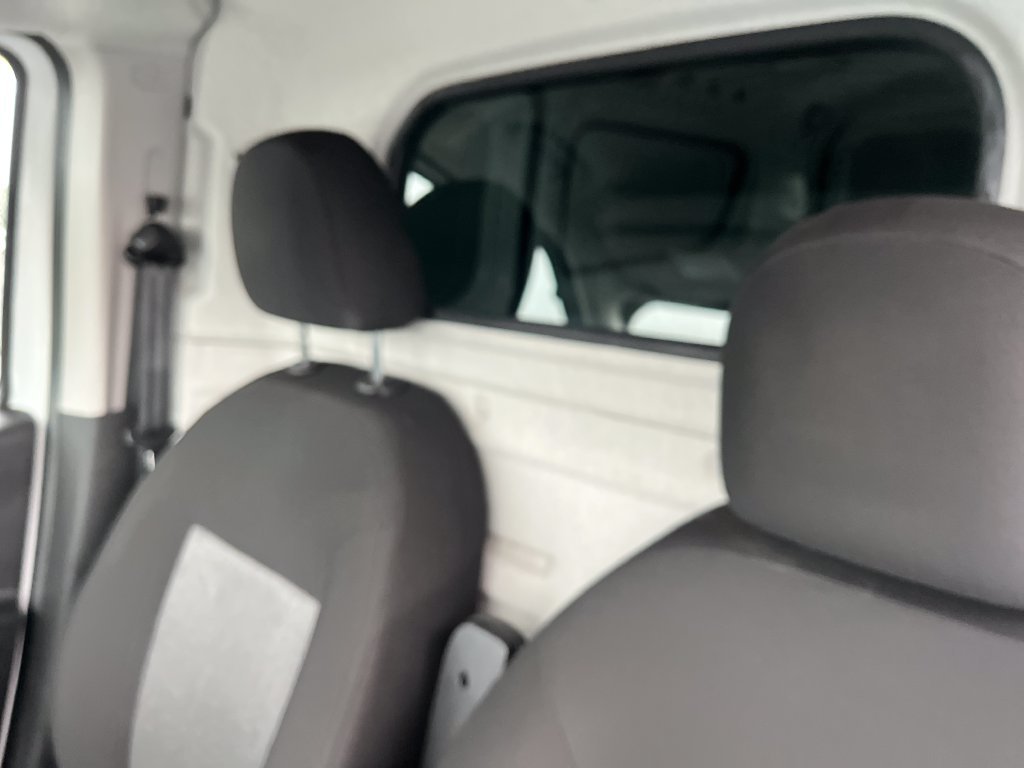 Used 2022 White Ram Base image 13