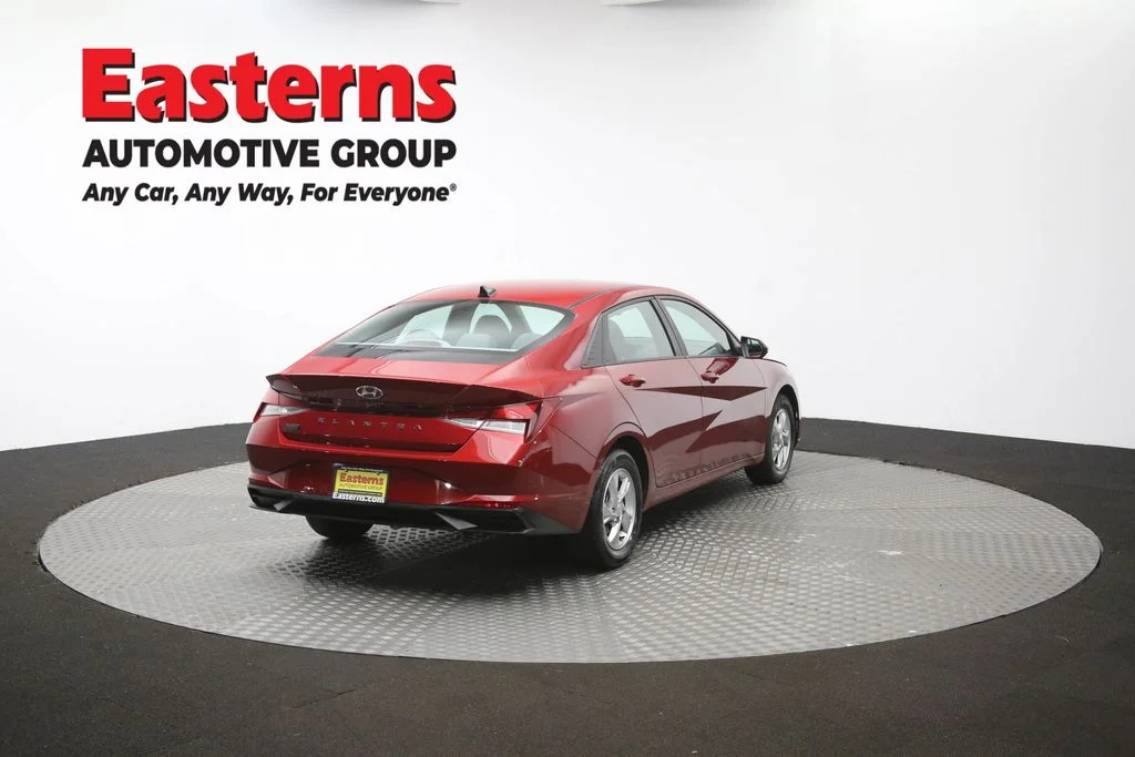 Used 2023 Red Hyundai SE image 39