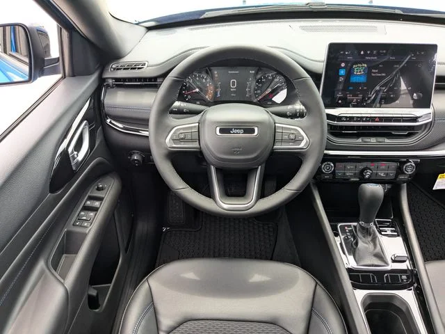 New 2026 Hydro Blue Pearl-Coat Exterior Paint Jeep Latitude image 18