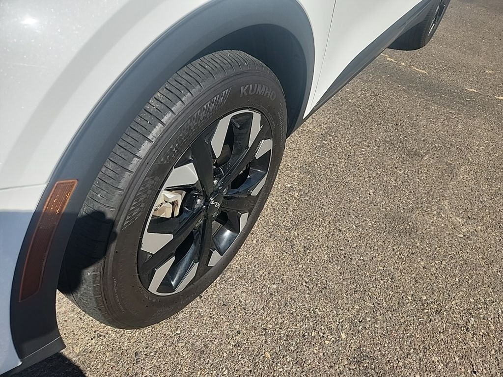 Used 2023 White Kia X-Line image 8