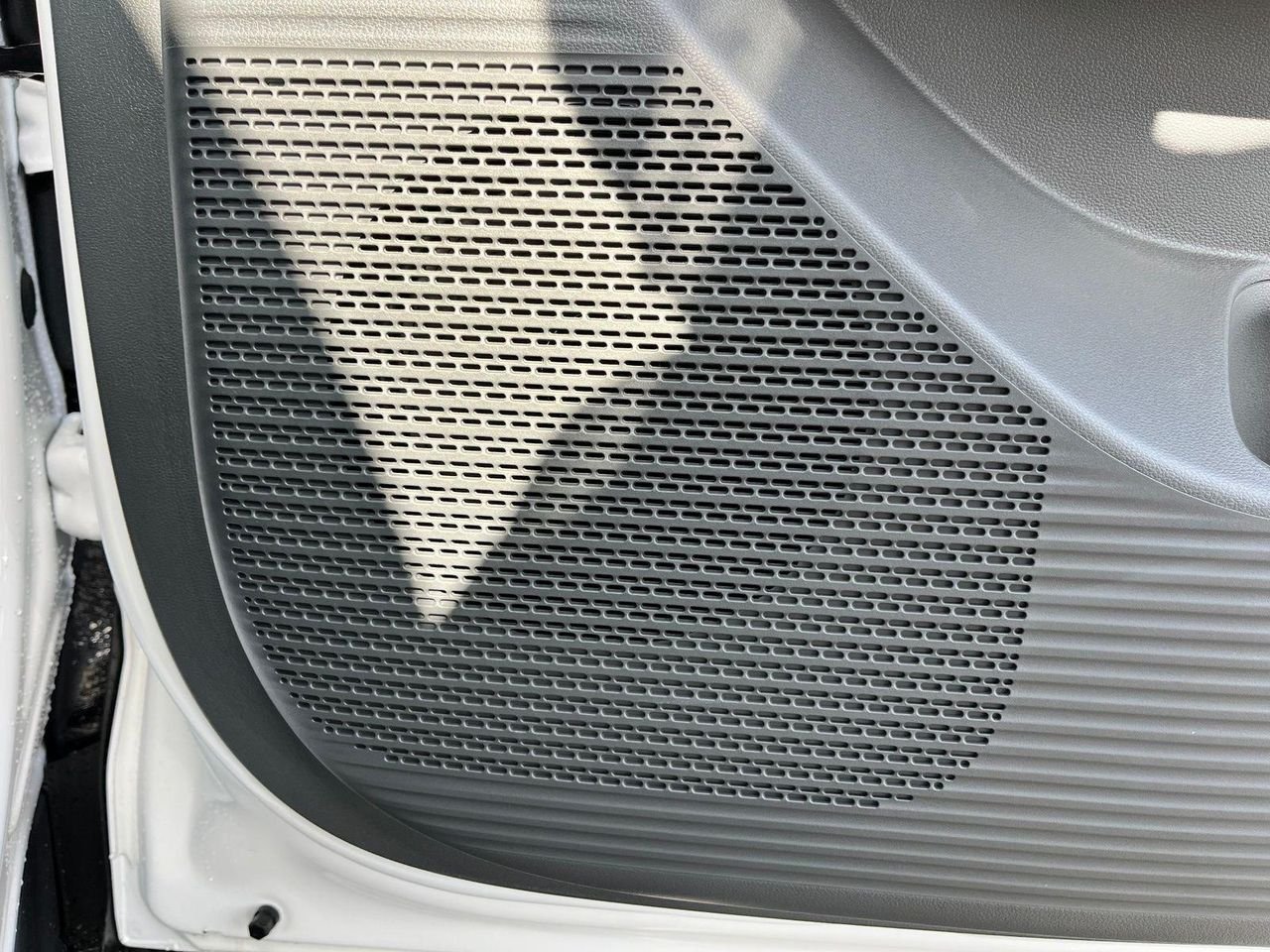 New 2027 White Hyundai SE image 23