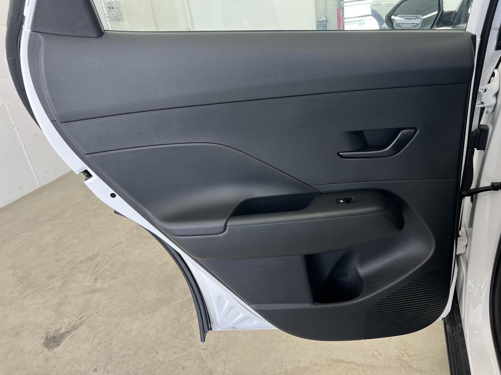 2026 Hyundai Kona SE - Photo 24