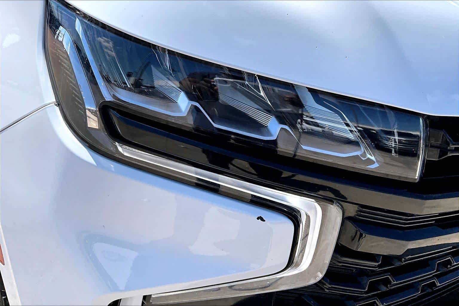 Used 2023 Summit White Chevrolet Z71 image 28