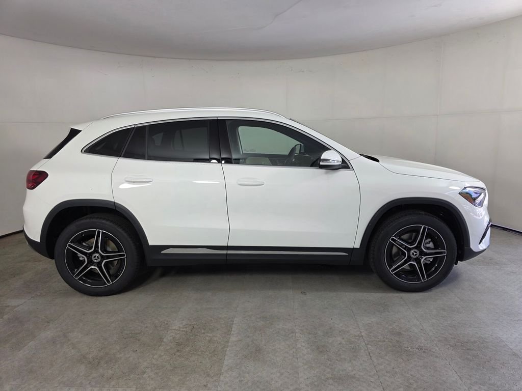 New 2026 Polar White Mercedes-Benz GLA 250 image 3