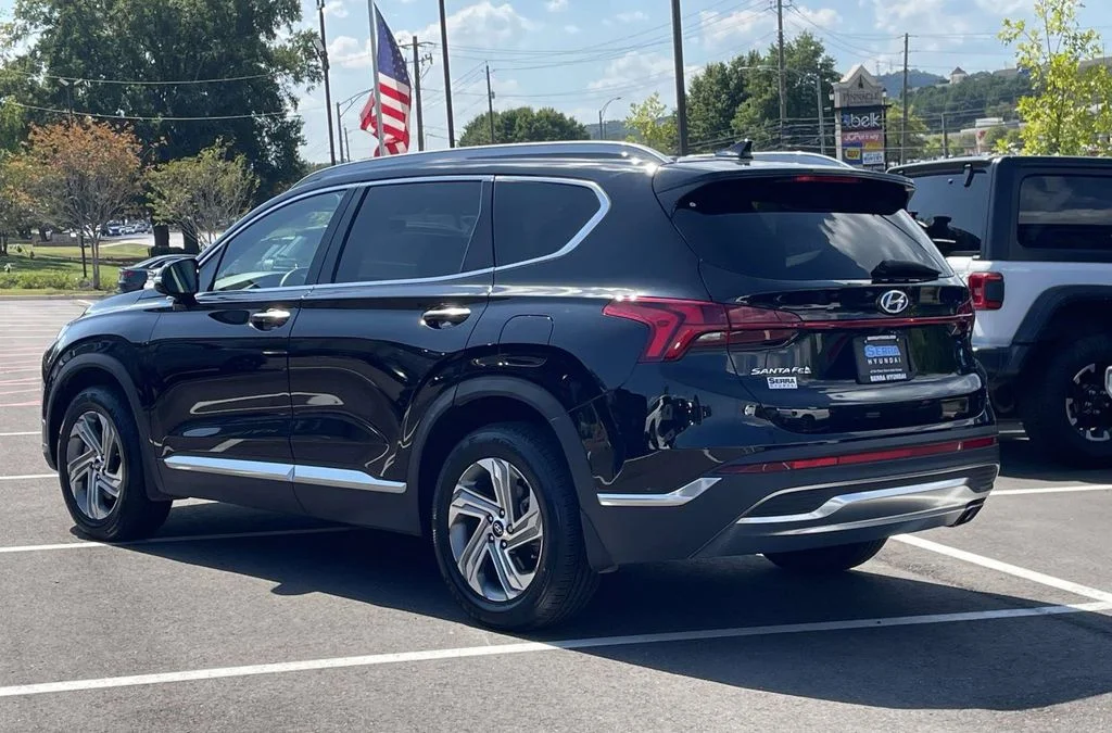 Used 2022 Black Hyundai SEL image 5