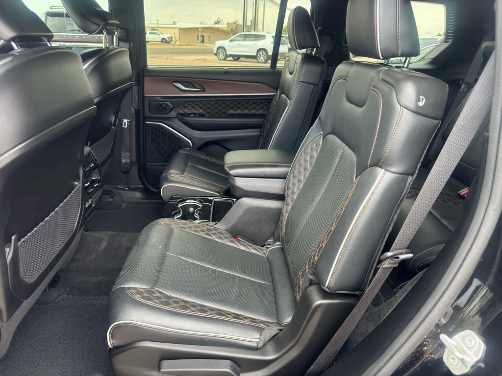 Used 2022 Diamond Black Crystal Pearlcoat Jeep Summit image 12
