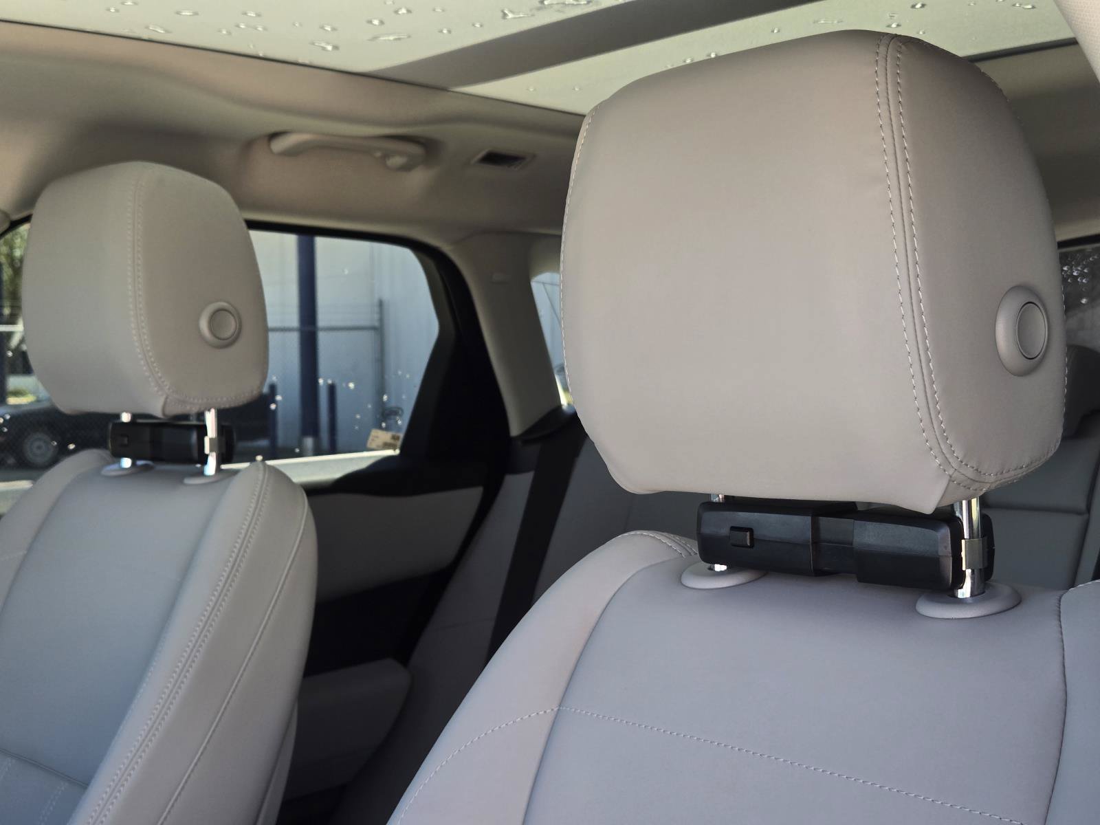 Used 2025 Fuji White Land Rover Dynamic SE image 29