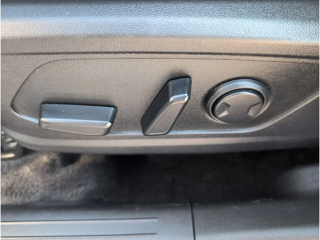 Used 2024 SILVER Hyundai SEL AWD image 11