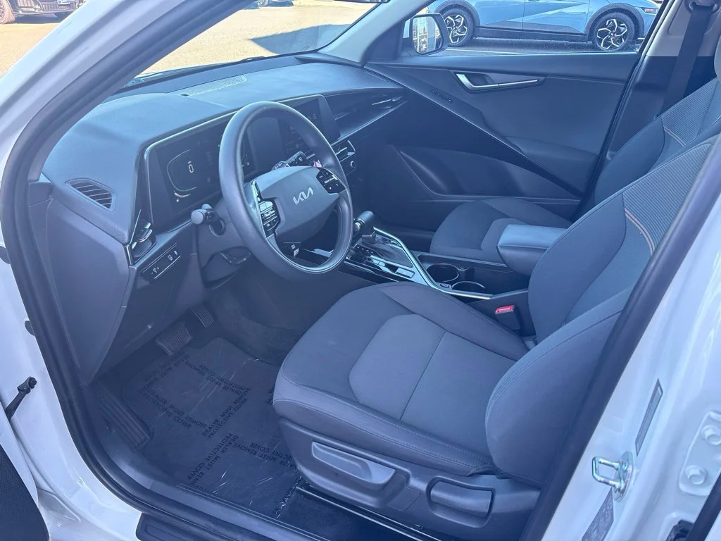 Used 2025 White Kia LX image 14