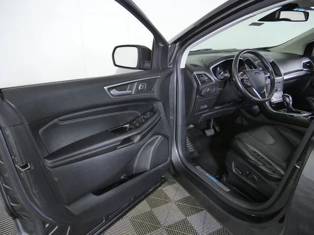 Used 2015  Ford Titanium image 17