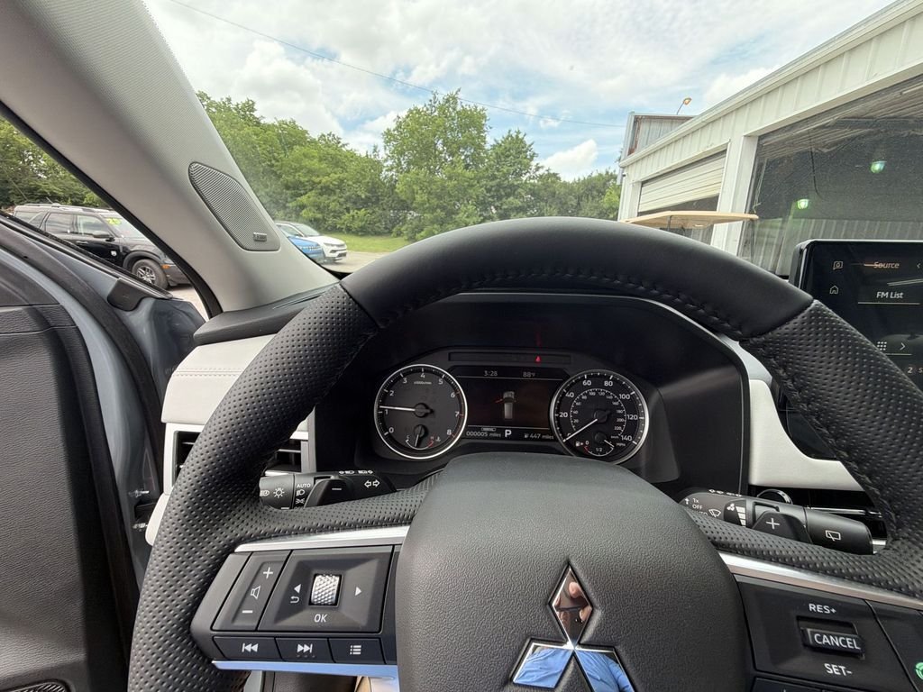 New 2026 Gray Mitsubishi SE image 15