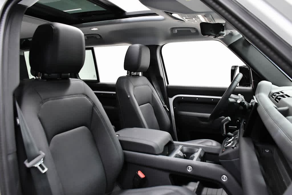 Certified Used 2025 WHT Land Rover S image 19