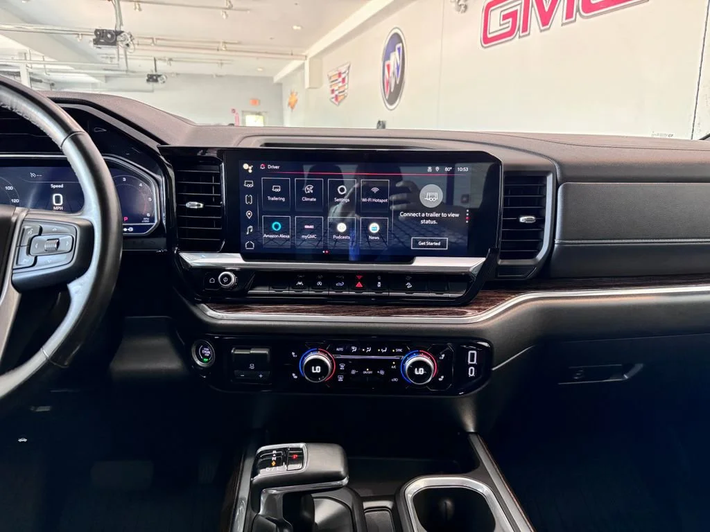 Used 2024 Summit White GMC Elevation image 20