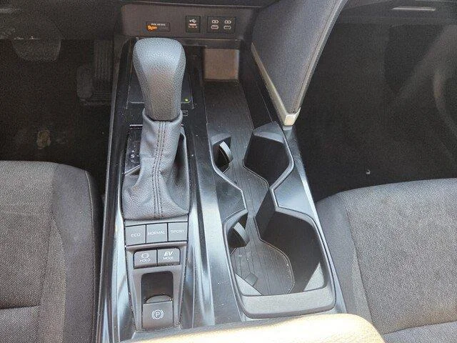 Used 2025 WHITE Toyota LE image 18