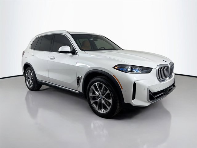 Used 2026 Mineral White Metallic BMW xDrive40i image 3