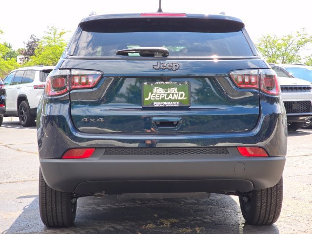New 2026 Fathom Blue Pearl-Coat Exterior Paint Jeep Latitude image 24