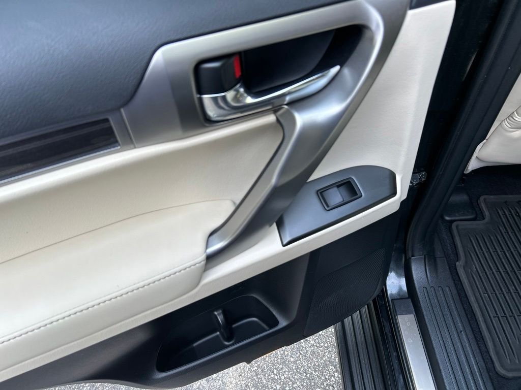 Used 2023 Black Lexus 460 image 27