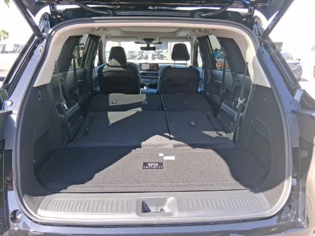 New 2026 MINERAL BLACK INFINITI Luxe FWD image 6