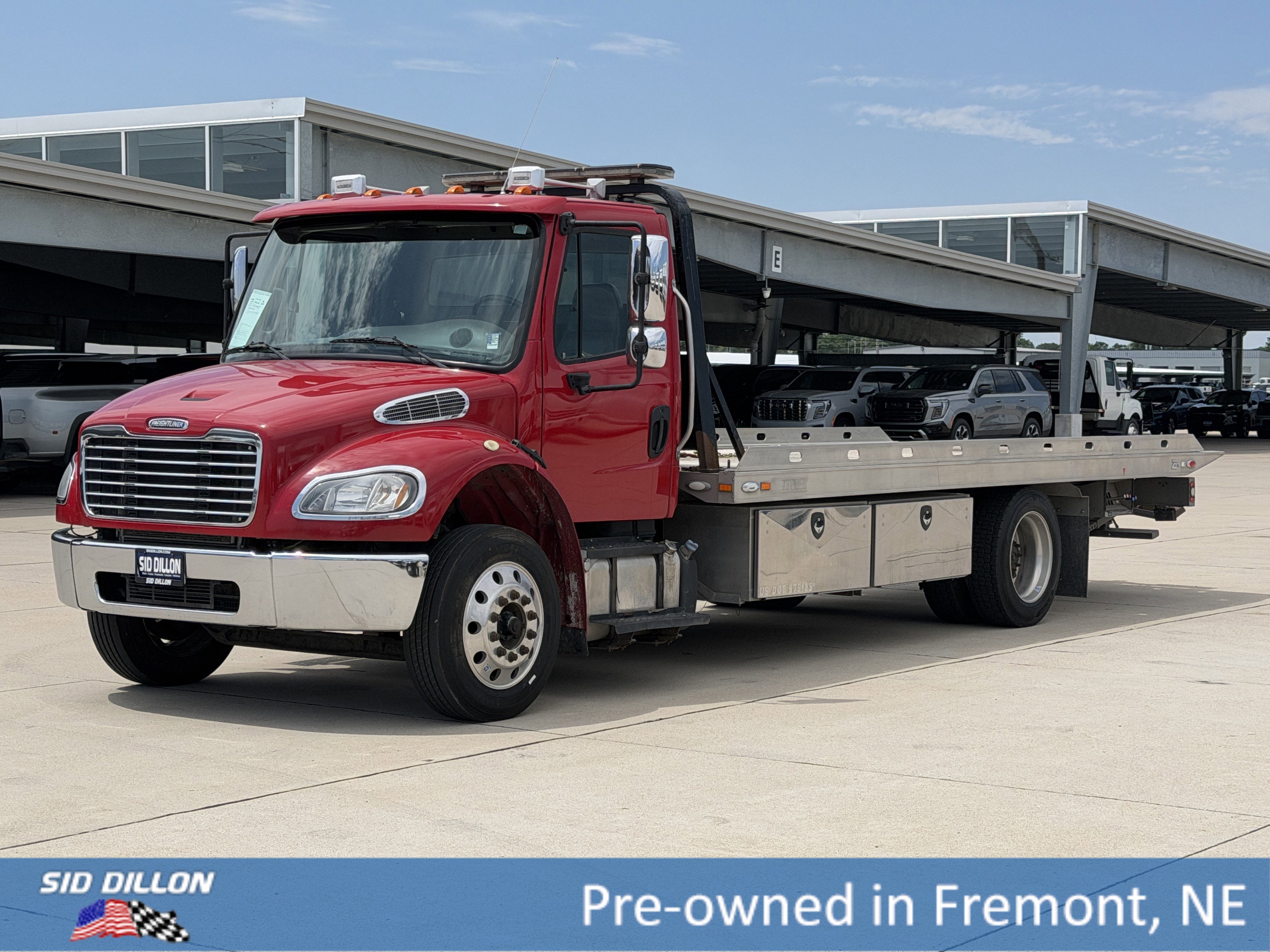 Used 2016 Red Freightliner  image 1
