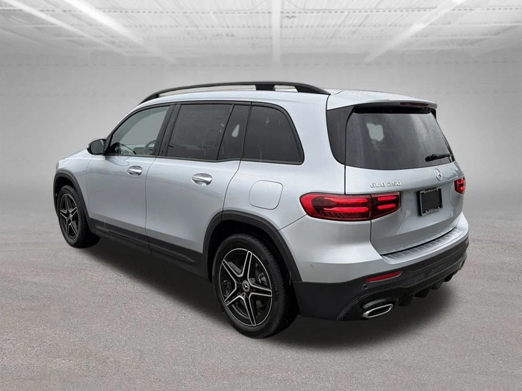 Used 2025 Silver Mercedes-Benz GLB 250 image 3
