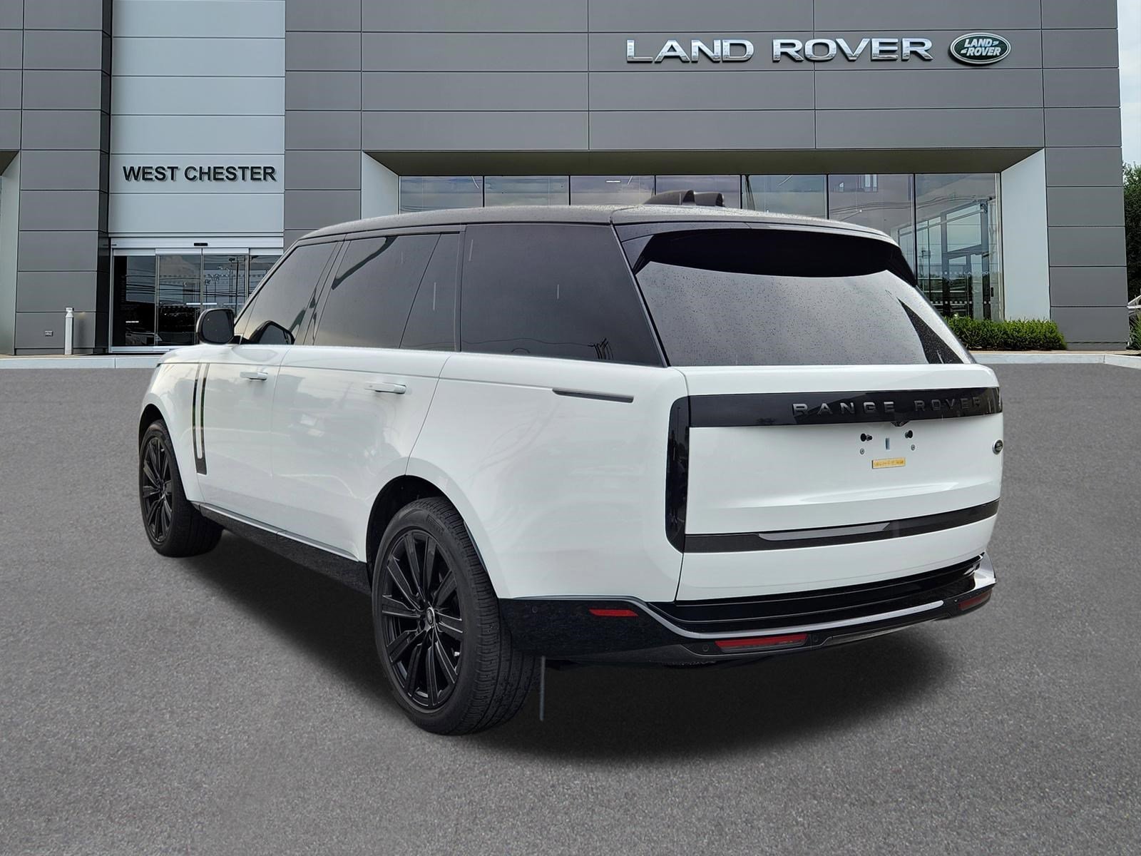 Certified Used 2023 Fuji White Land Rover SE image 3