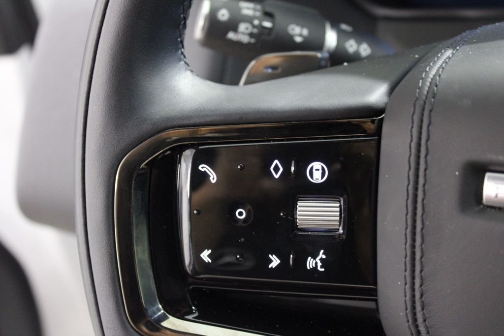 Used 2025 White Land Rover S image 24