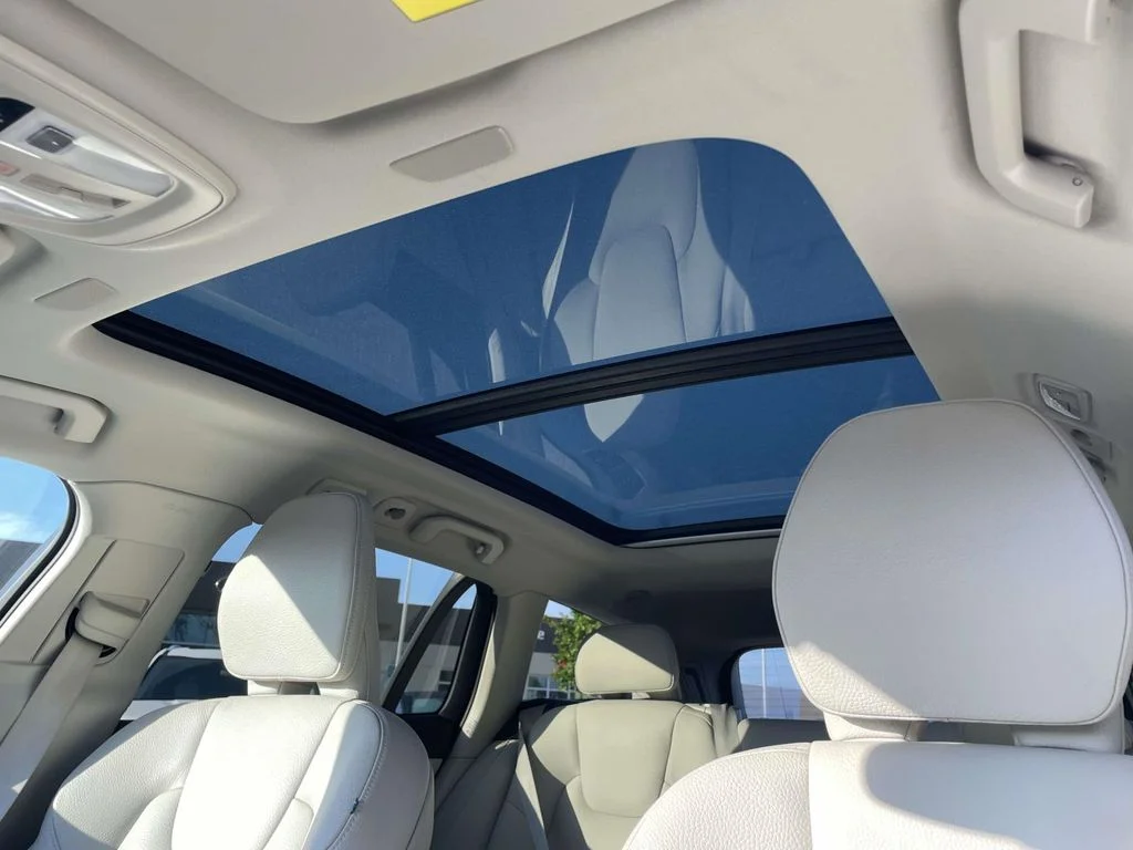 2025 Volvo V60 Cross Country Plus - Photo 9