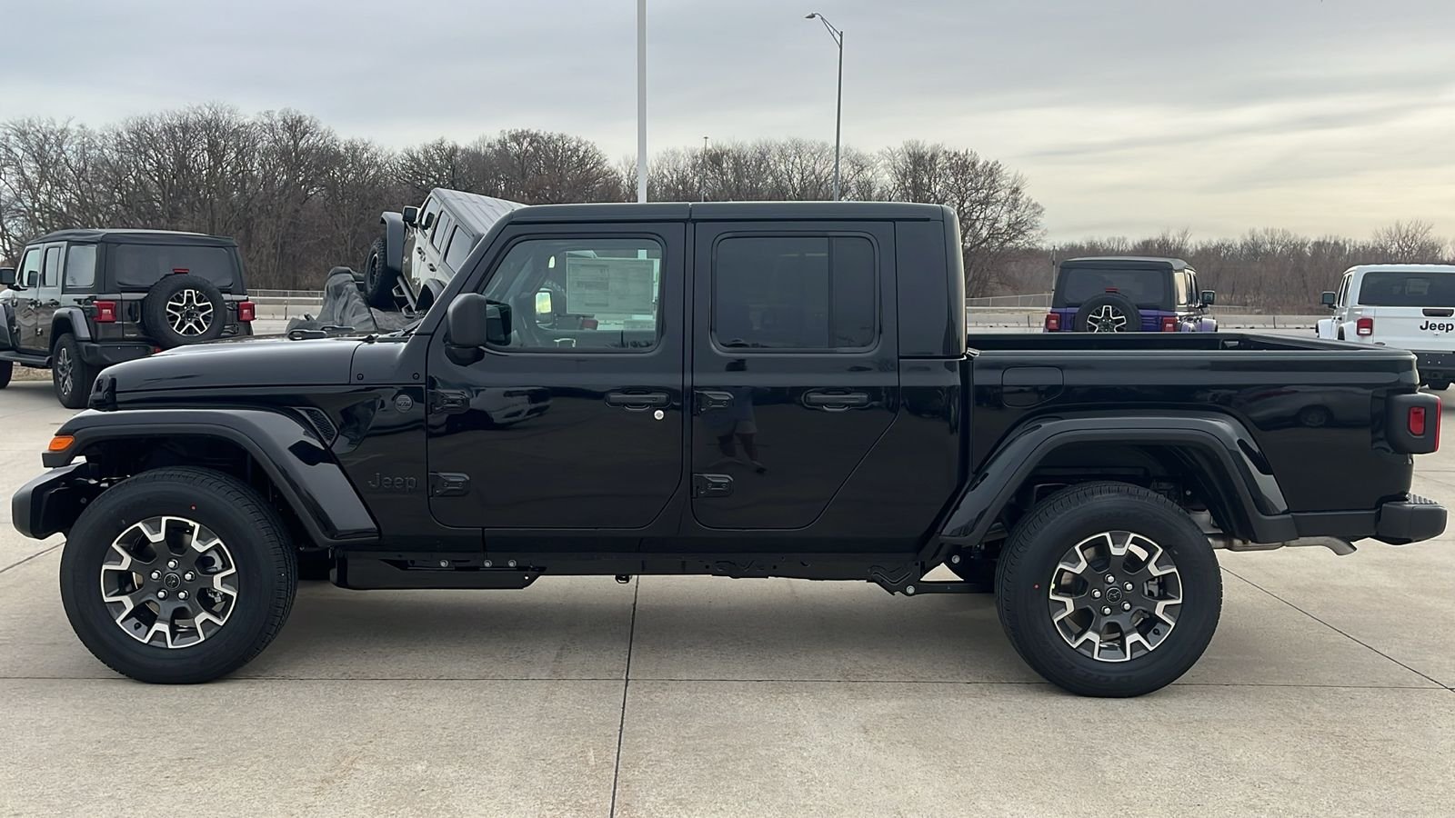 New 2026 Black Clear-Coat Exterior Paint Jeep Sahara image 5