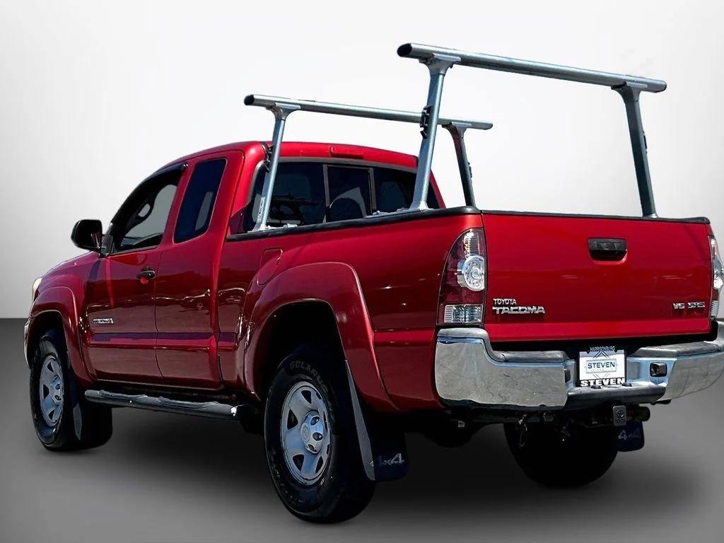 Used 2013 Red Toyota Base image 4